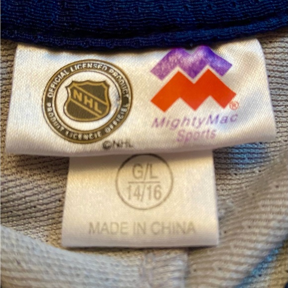 Vancouver Canucks Official Licensed NHL Jersey - Picture 7 of 7